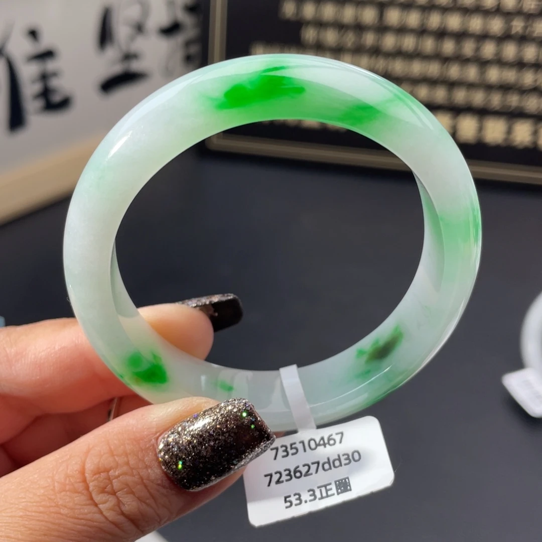 翡翠未镶嵌手镯白底飘阳绿正圈手镯