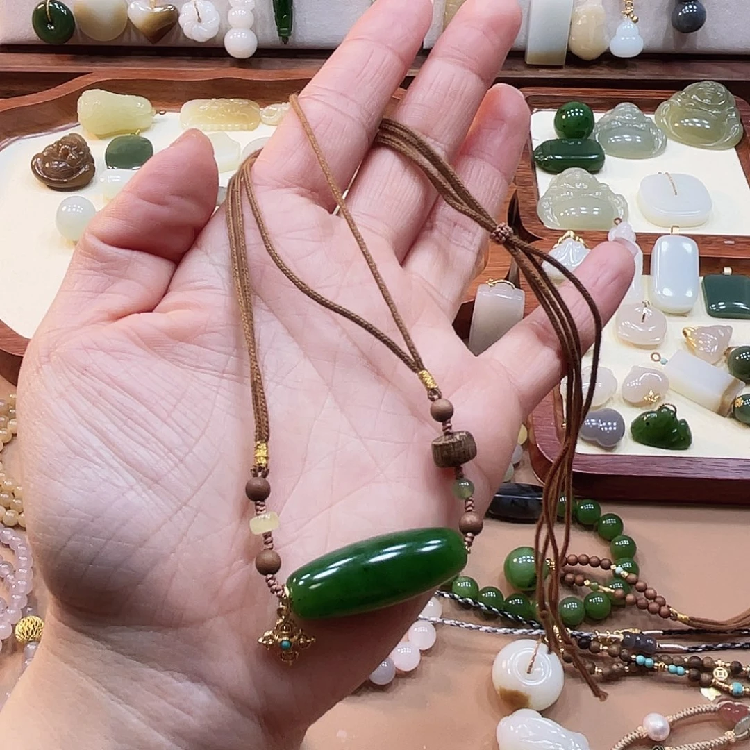 光****和田玉未镶嵌颈饰