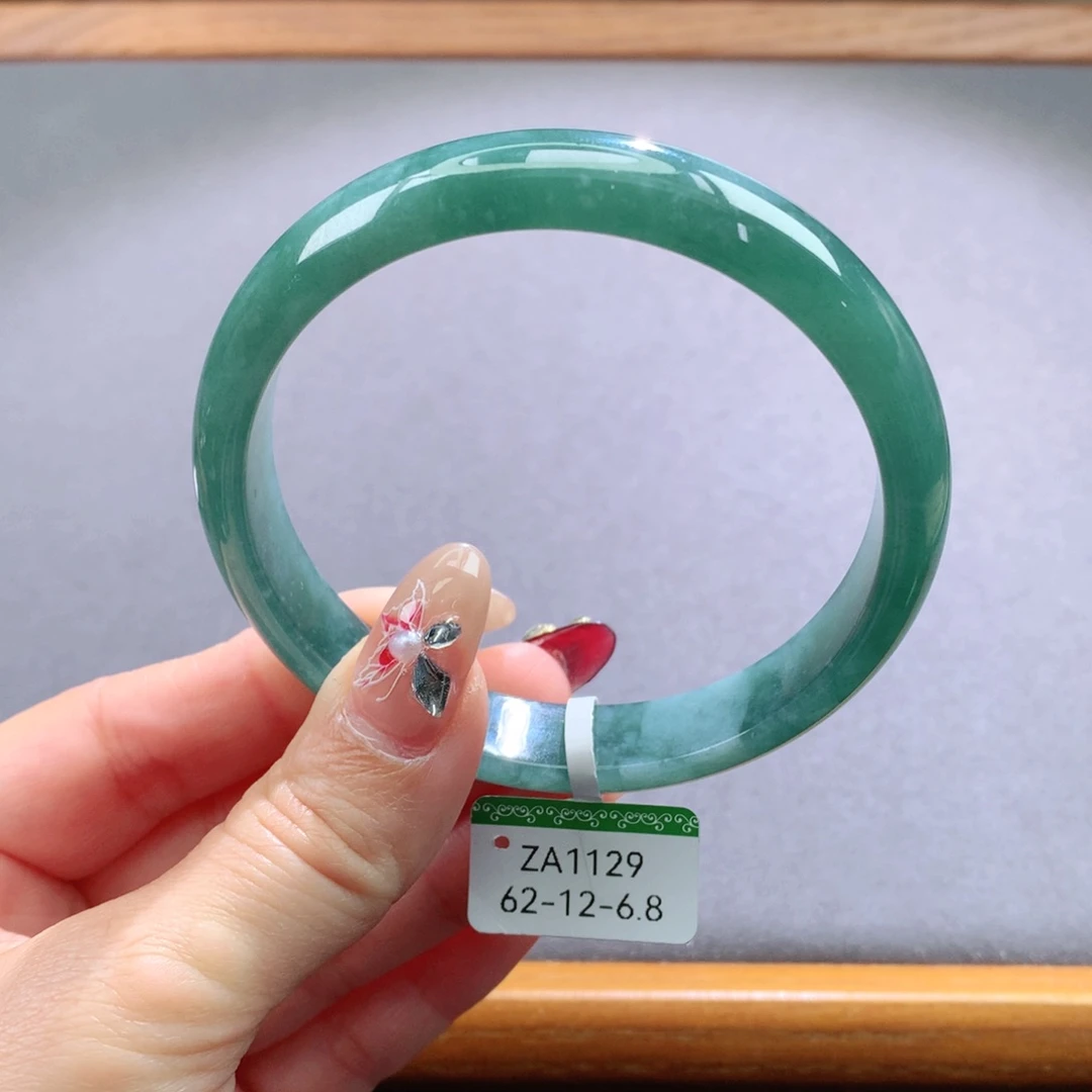 翡翠手镯未镶嵌天然翡翠手镯