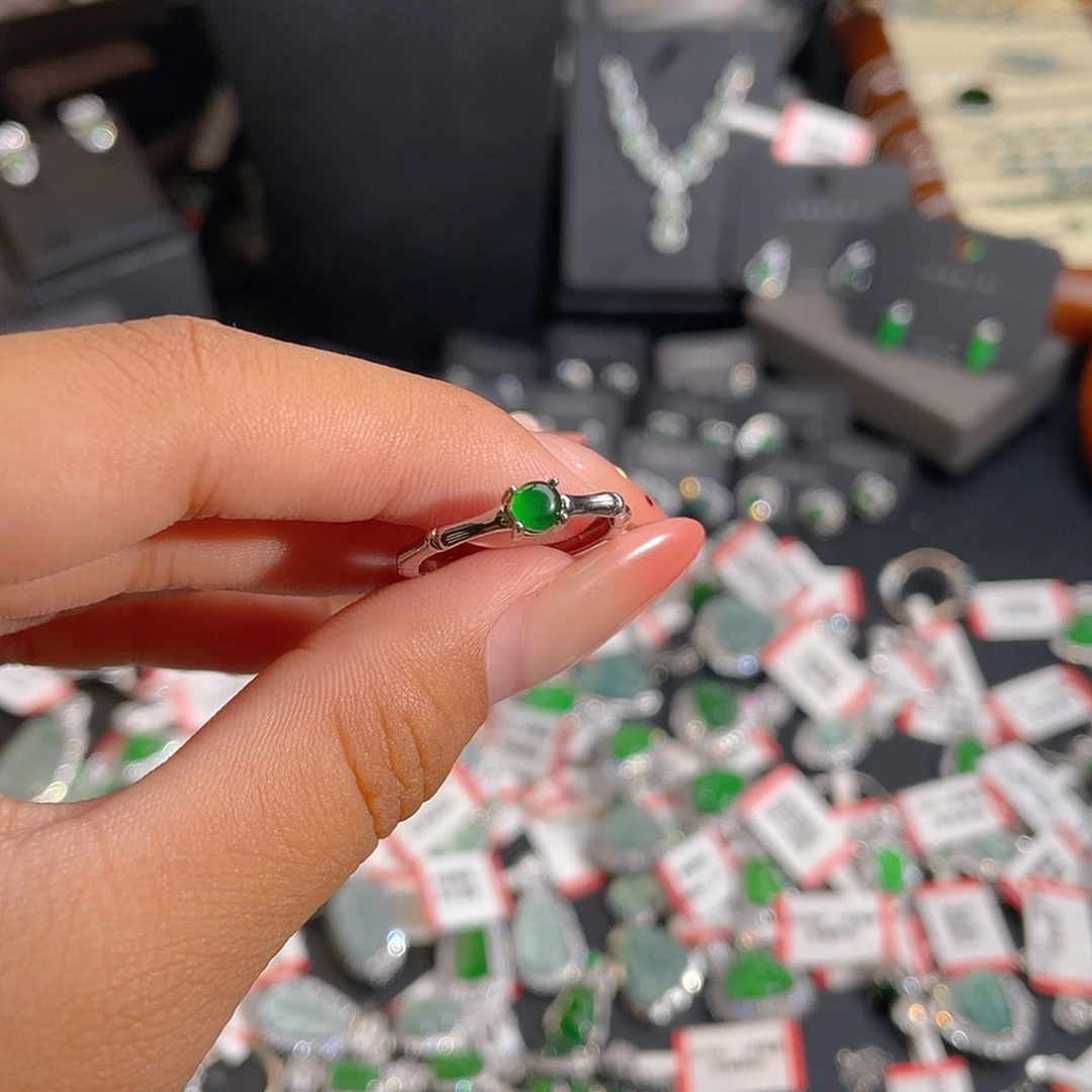 翡翠戒指未镶嵌戒指