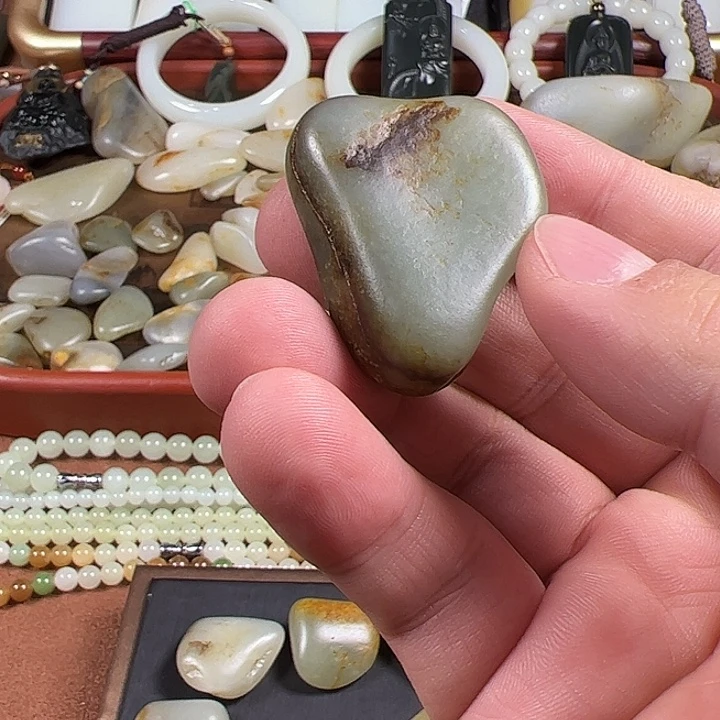 和田玉未镶嵌车挂