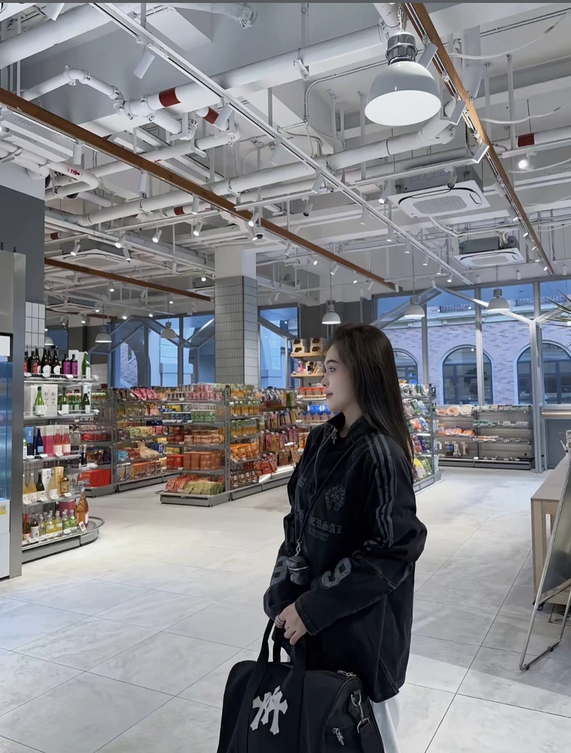 Rebornmoi【vivi老板娘】重工皮标做旧复古套头卫衣（男女同款）WY370