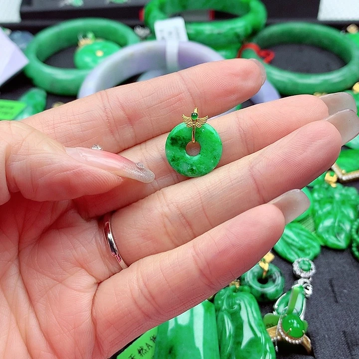 翡翠颈饰18K金镶嵌翡翠