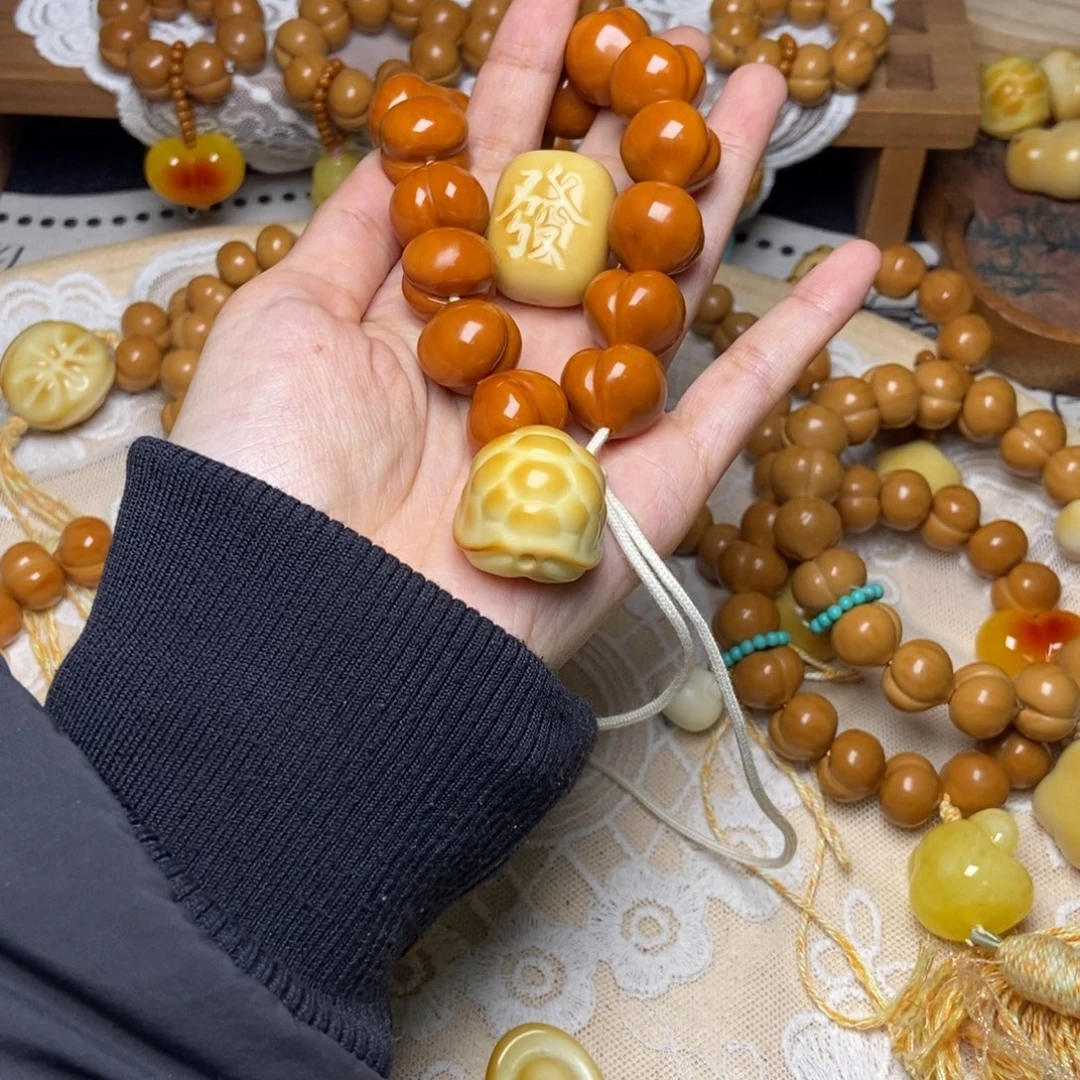 边***看猴头核桃吊坠屁桃玻璃底卡17