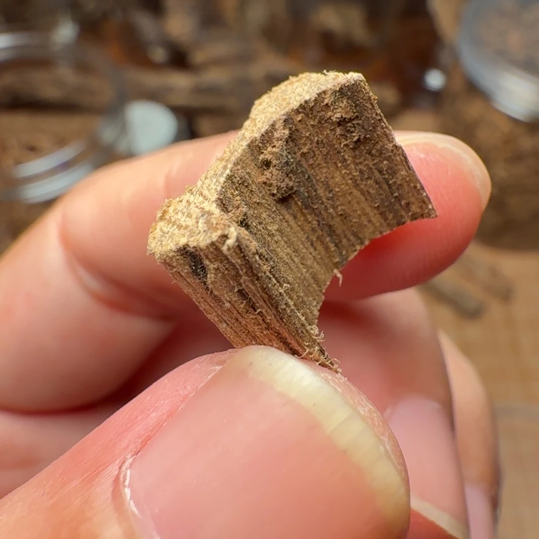 点***哥沉香日本回流菩萨棋碎料