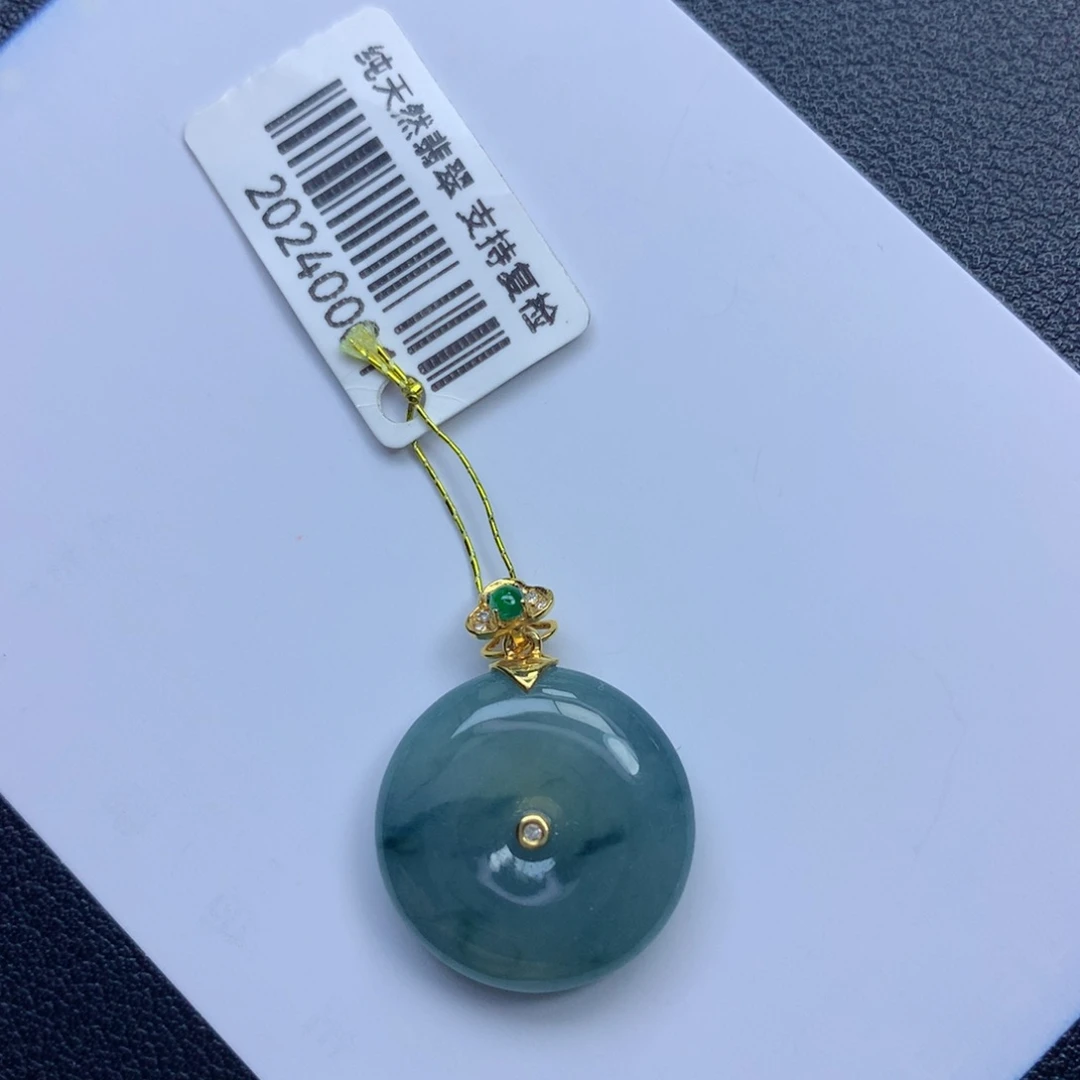 翡翠颈饰未镶嵌平安扣