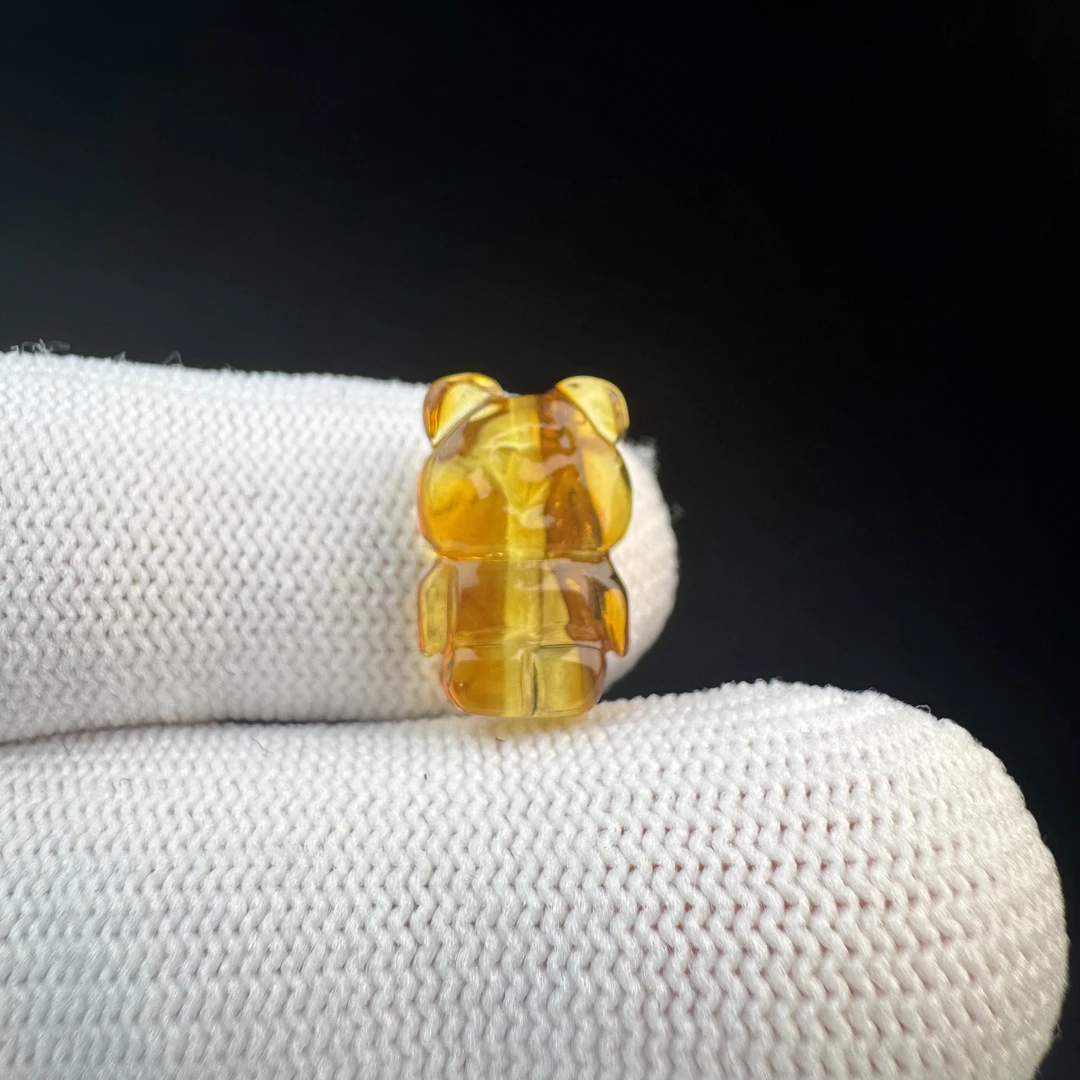 J9307天然原矿蜜蜡 雕刻小熊10*15*6mm支持复检假一罚十