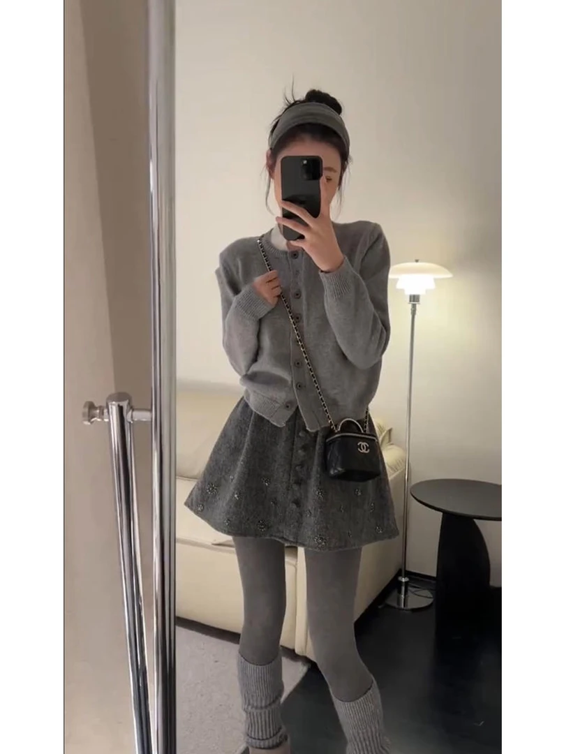 韩系慵懒风穿搭套装女秋冬季拼接假两件上衣高腰钉珠半身裙两件套