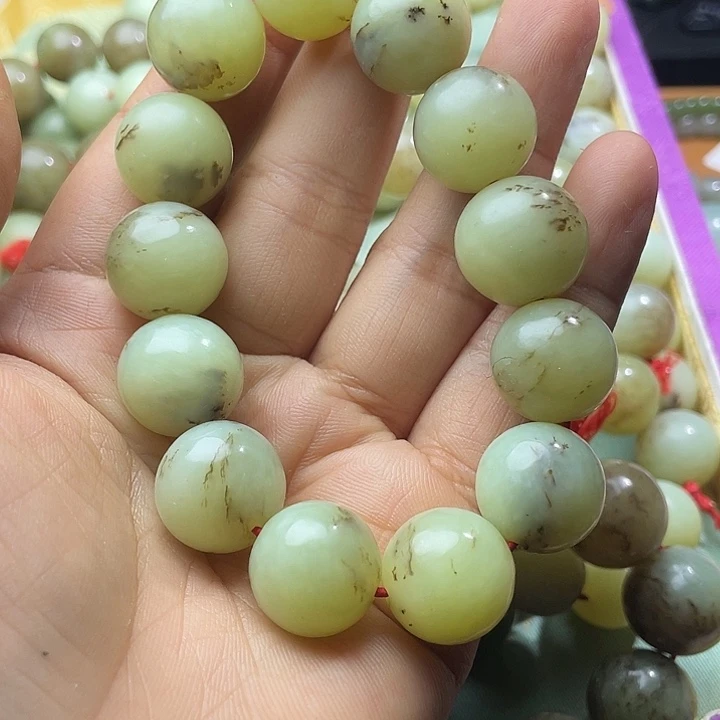 未镶嵌和田玉珠宝半成品有包容