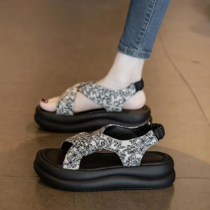 罗马配裙子凉鞋女款夏季2024新款仙女风女士超火踩屎感厚底沙滩鞋