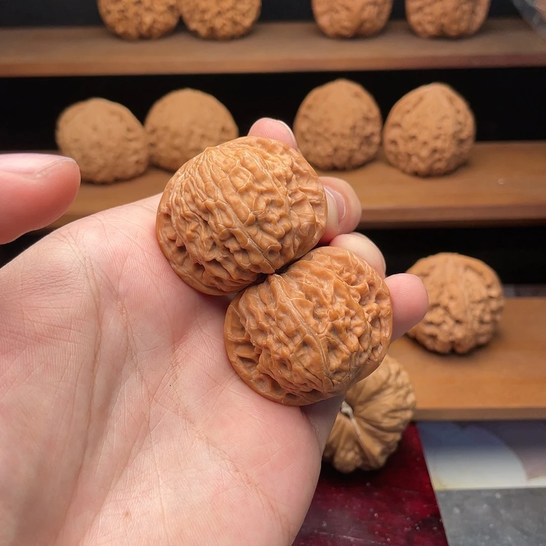 文玩核桃把件41毕业原装红皮山地正磨