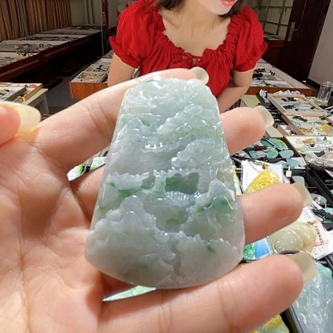 翡翠未镶嵌项圈一个