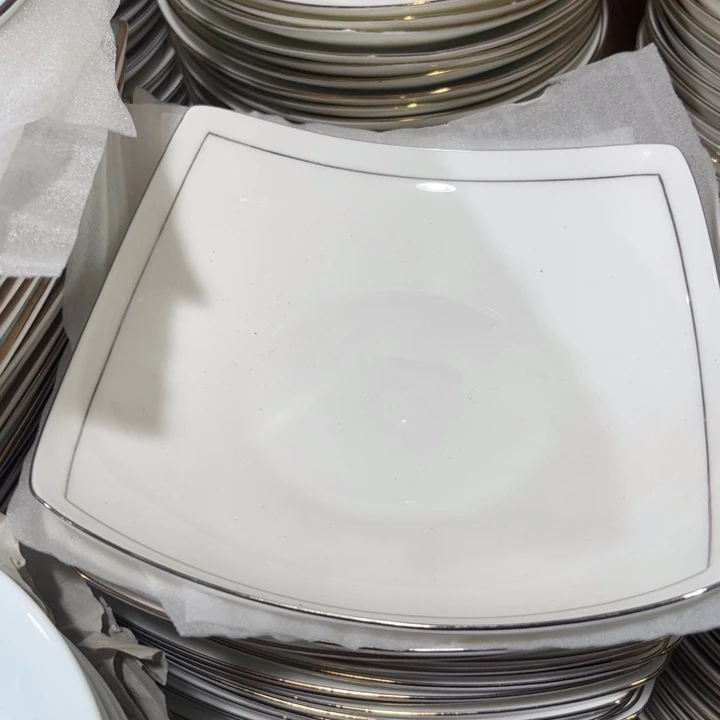 瓷片金镶玉八寸微瑕方深盘两个