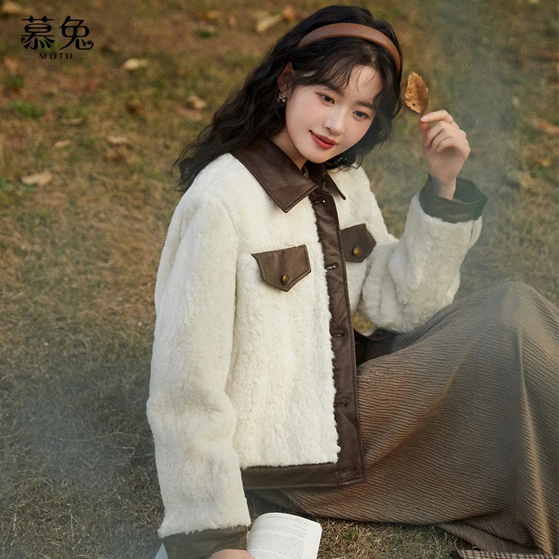 慕兔pu皮拼接仿羊羔绒短外套女2024冬季复古加厚皮毛一体上衣