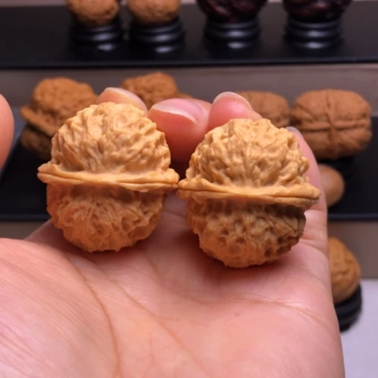 文玩核桃把件珊瑚绣球5