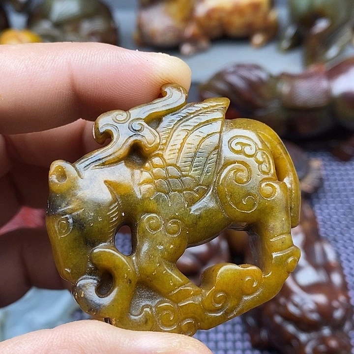 蛇纹石玉未镶嵌颈饰