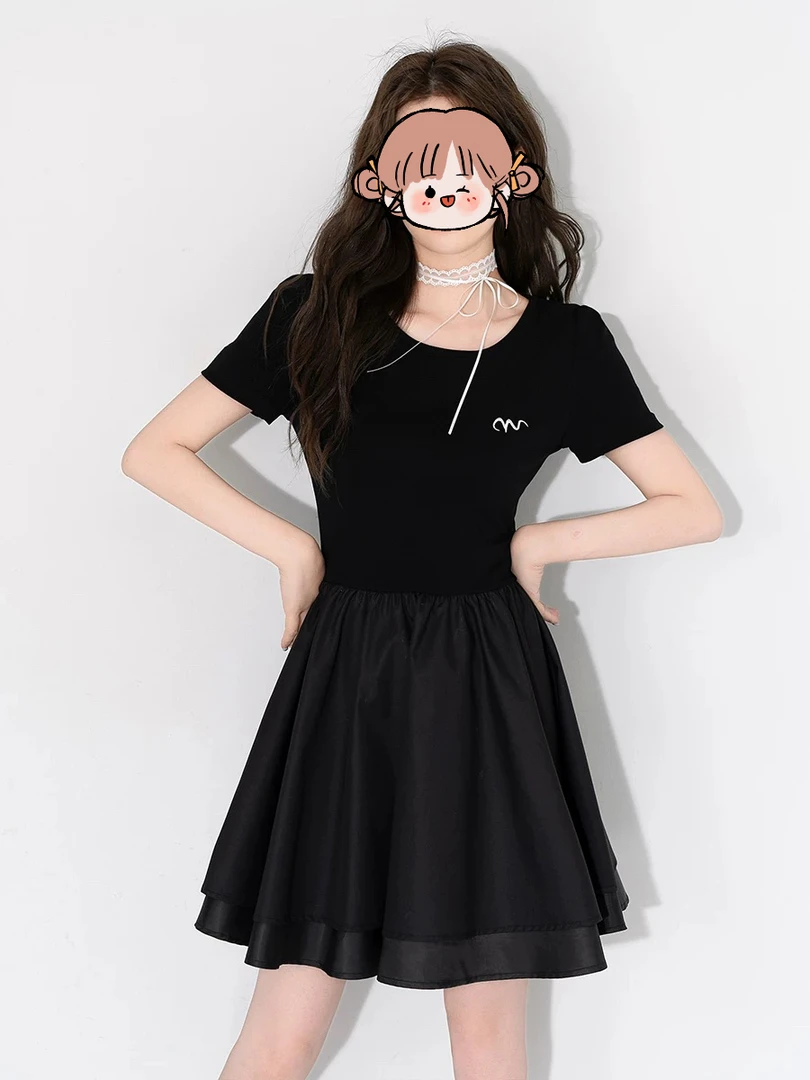 法式气质赫本风连衣裙女2025夏季新款简约高级感收腰显瘦小黑裙
