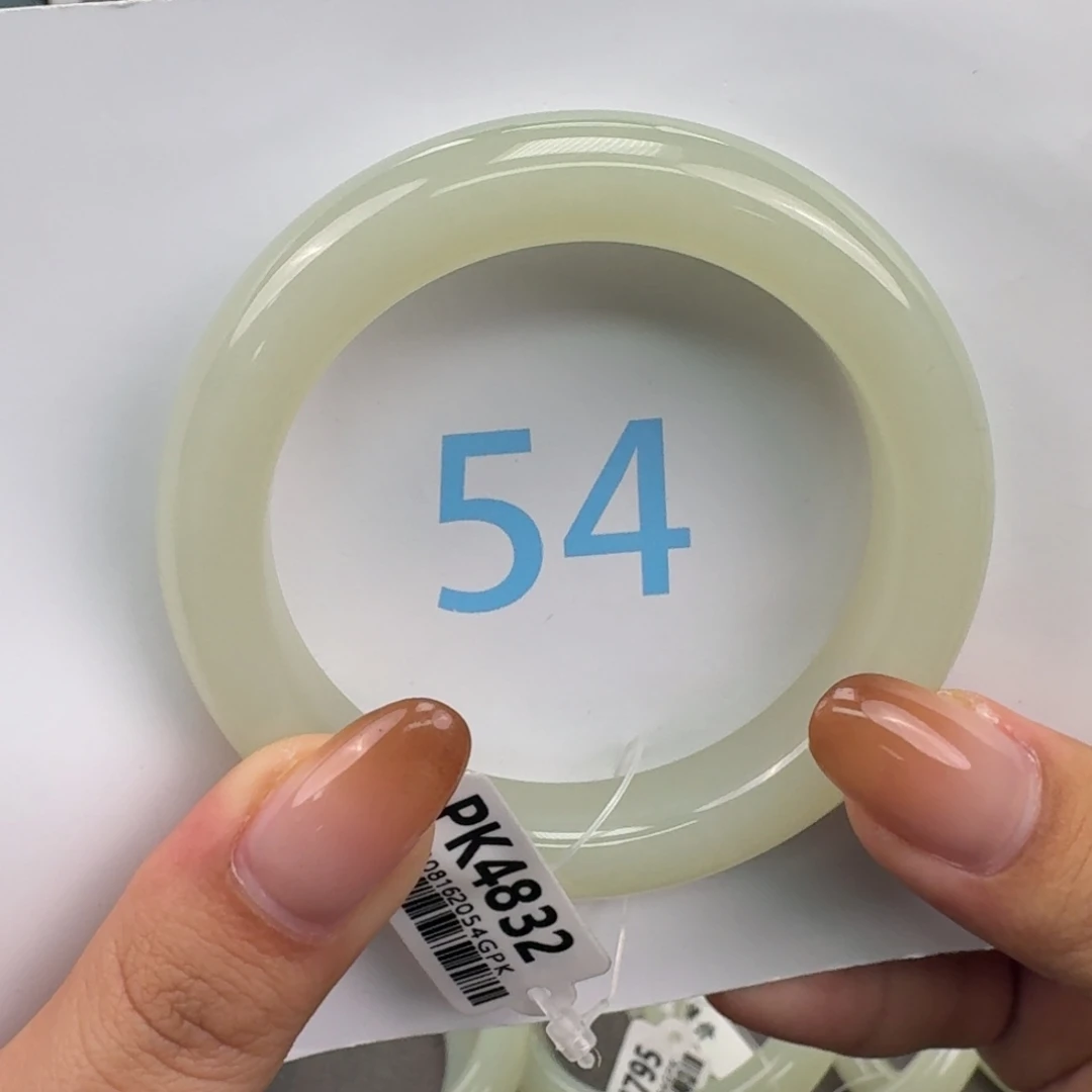 笑***.和田玉未镶嵌手镯