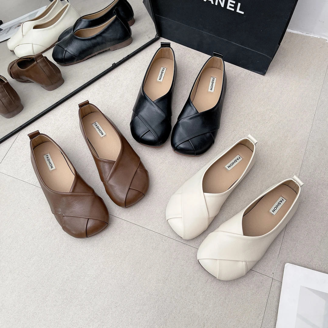 1693新款交叉舒适软底方头百搭时尚妈妈鞋