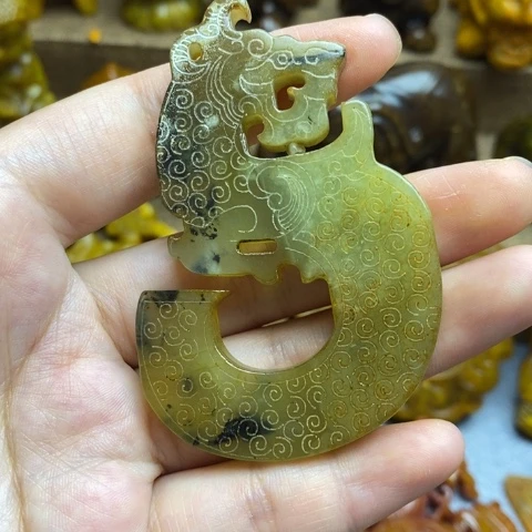 未镶嵌蛇纹石玉颈饰10