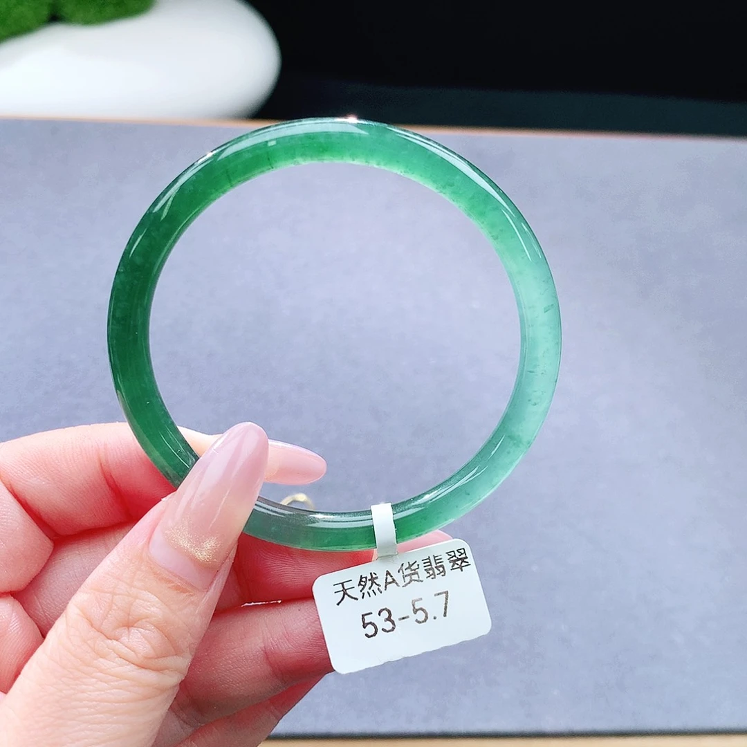 未镶嵌手镯（圆镯）翡翠