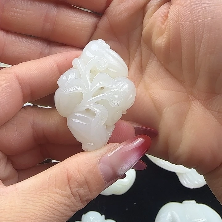 和田玉（糖玉）未镶嵌颈饰