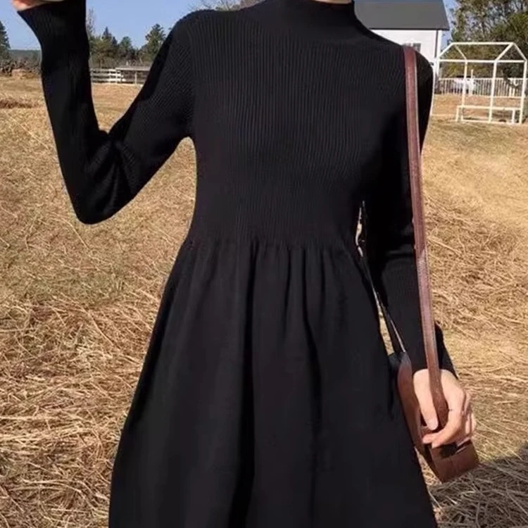 2025新款法式高级感赫本风小黑裙小个子内搭打底针织连衣裙女秋冬