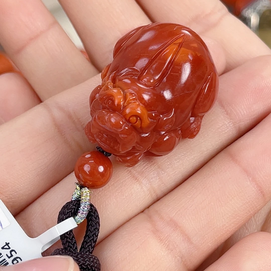 南红玛瑙未镶嵌保山锦红貔貅吊坠