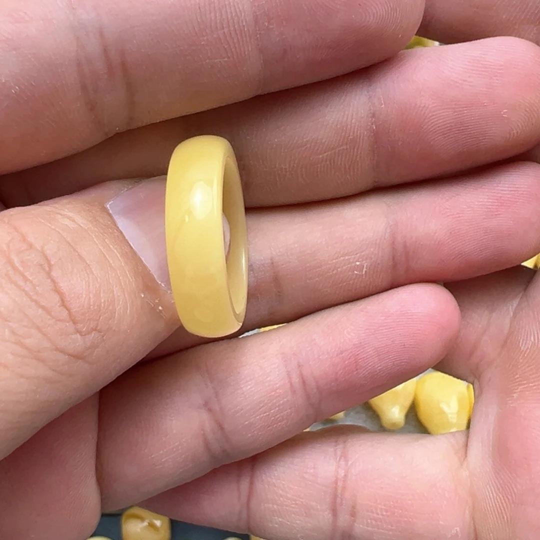 琥珀裸石未镶嵌卓