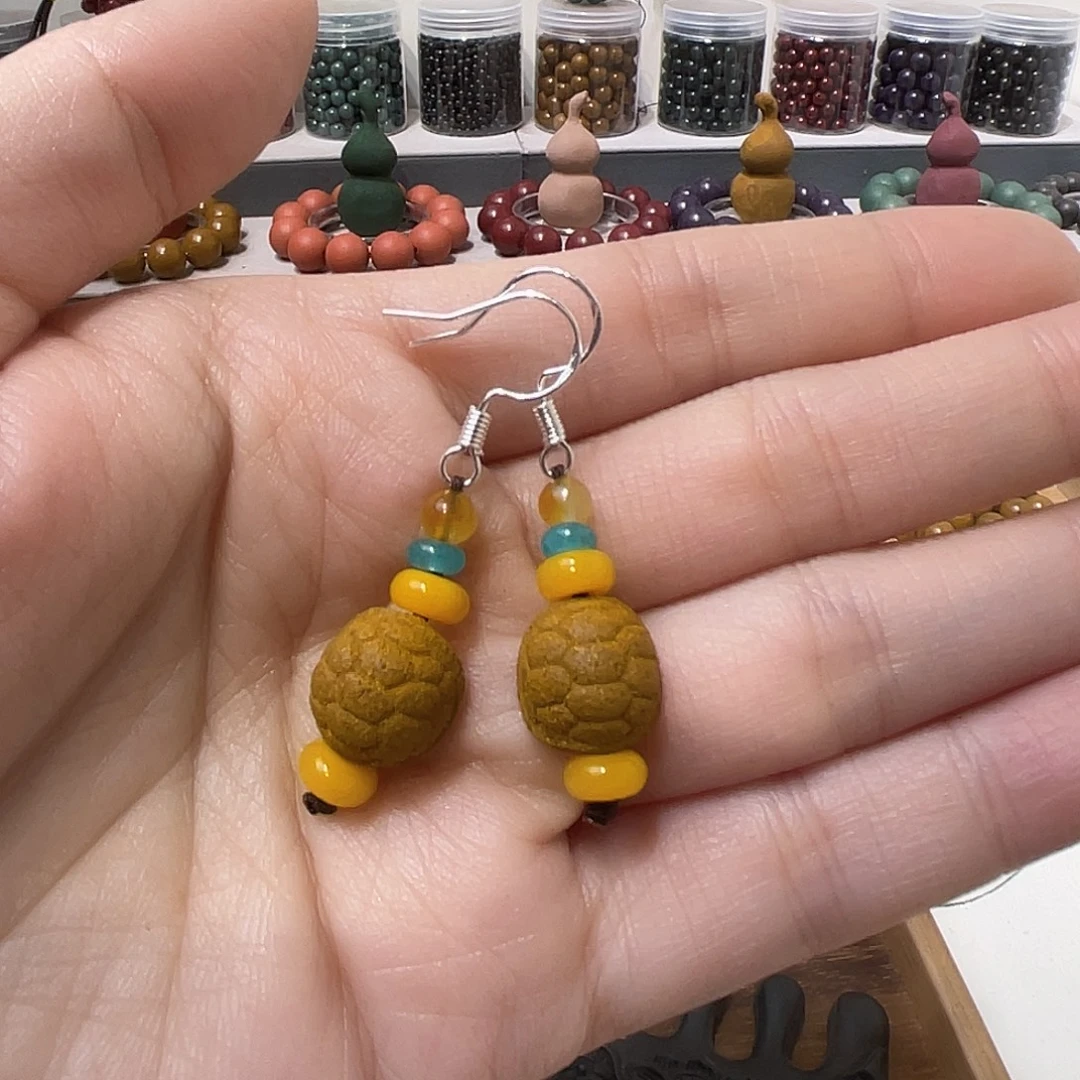 泥塑合香珠富甲天下耳饰一对黄色款