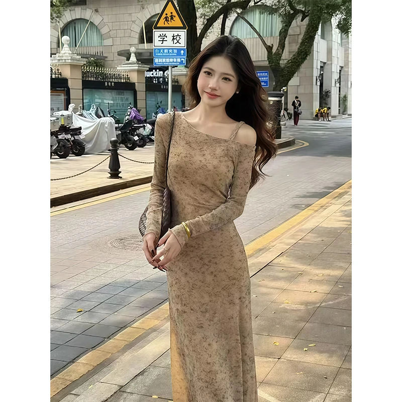 辣妹复古设计感小众碎花斜领长袖连衣裙女秋季新款收腰显瘦长裙子
