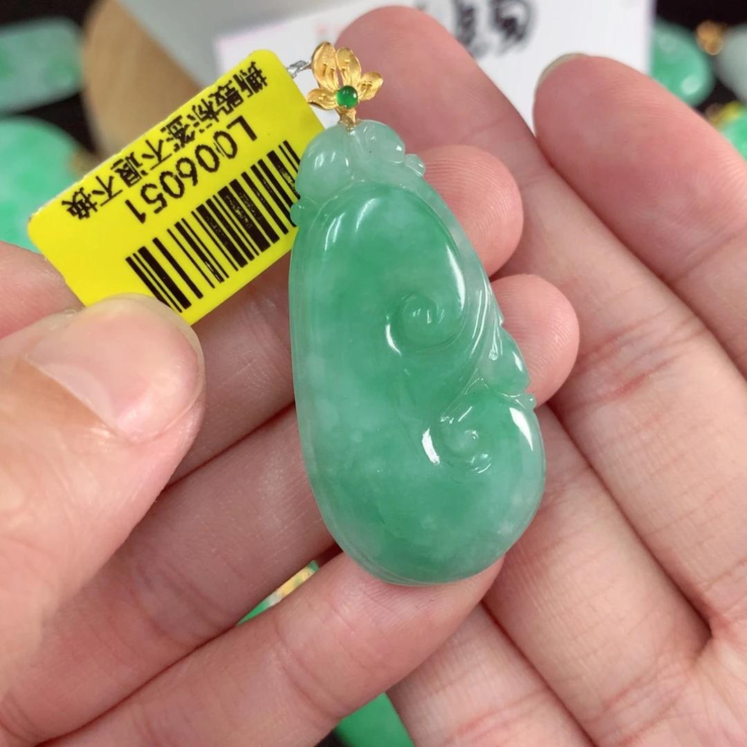 颈饰18K金镶嵌翡翠