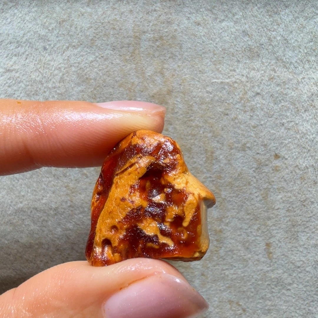 缪***e琥珀未镶嵌裸石专拍
