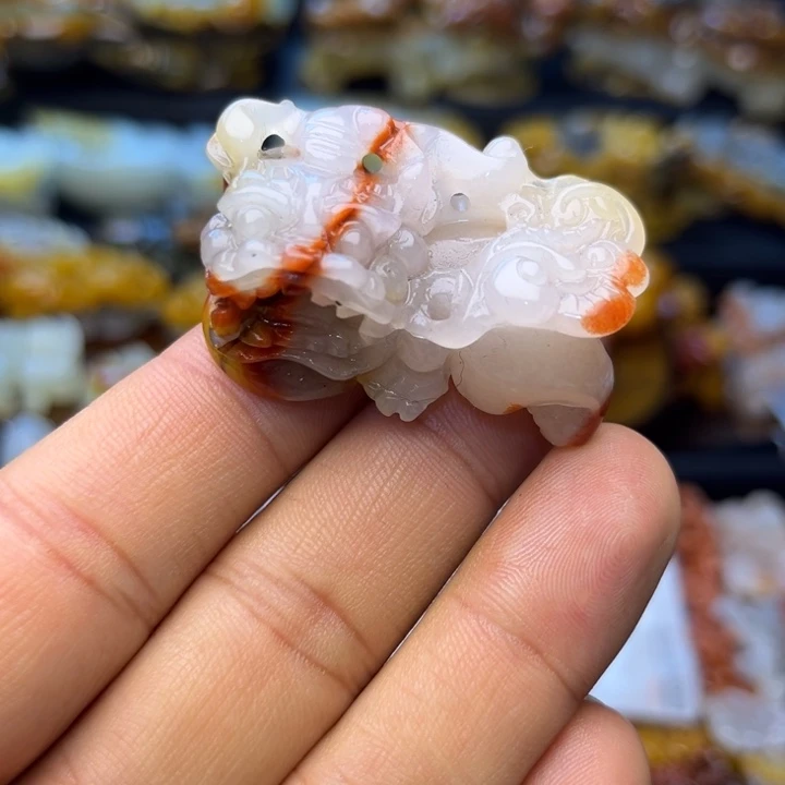 石英质玉（黄龙玉）未镶嵌颈饰