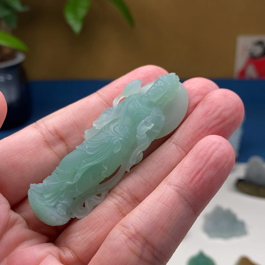 走***哪定制翡翠未镶嵌观自在