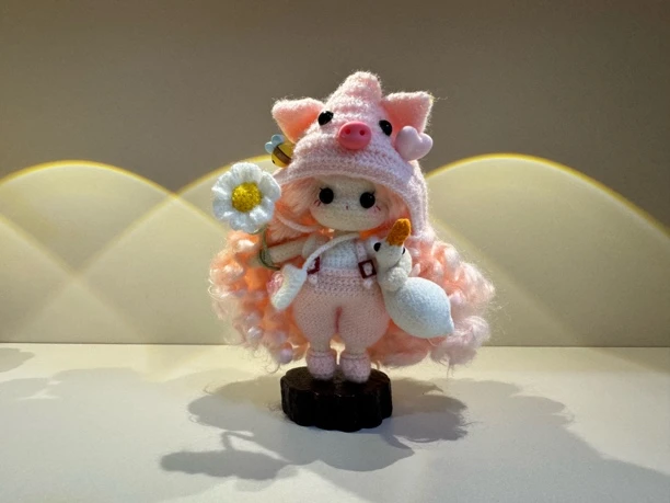 手工diy钩织成品鹅妹玩偶摆件