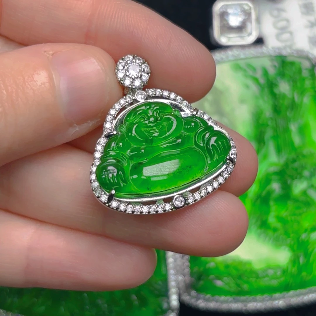 翡翠颈饰未镶嵌佛公