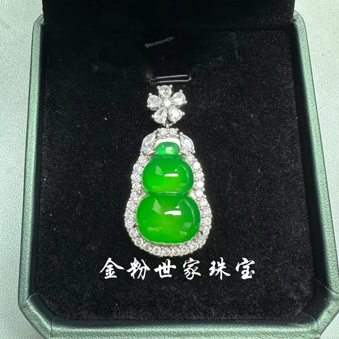 【金粉世家】设计师款原创精美绿玉石吊坠葫芦小花扣银色