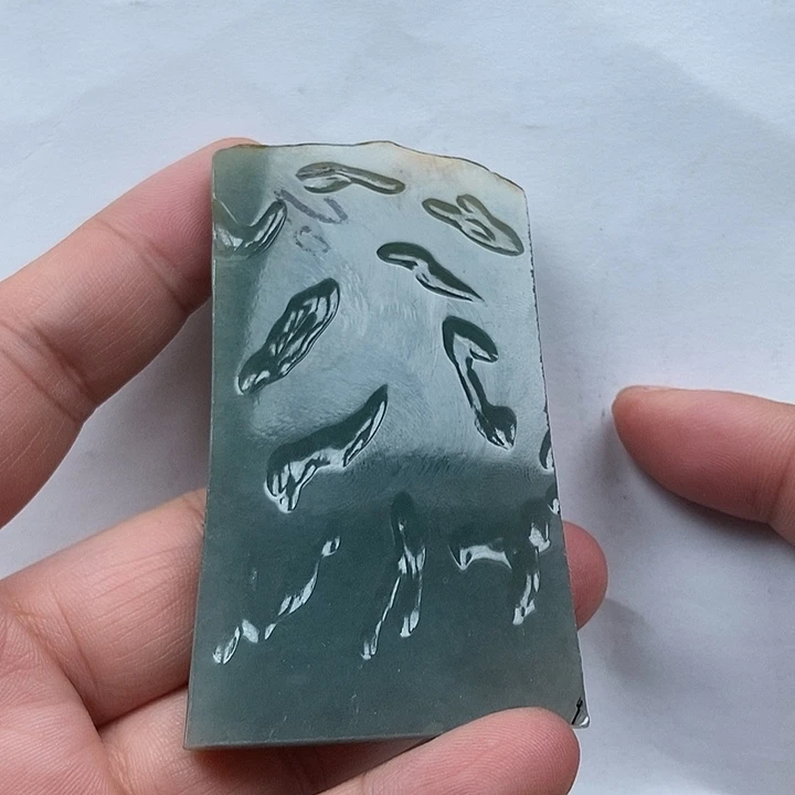 柒***后未镶嵌挂件翡翠缅甸翡翠