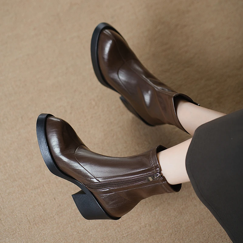 7cm粗跟厚底弹力靴女舒适圆头高跟短靴2025年新款简约时装瘦瘦靴