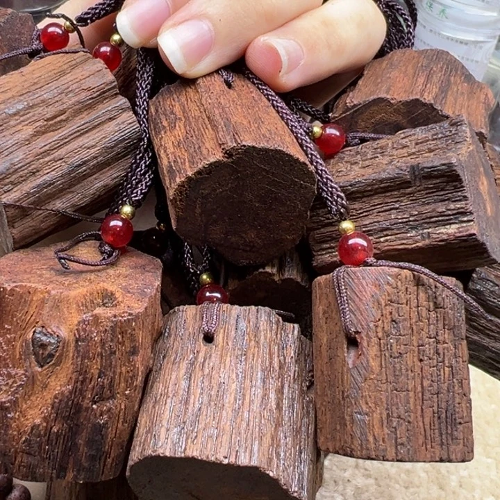 藤类缅甸小叶降真香随形吊坠