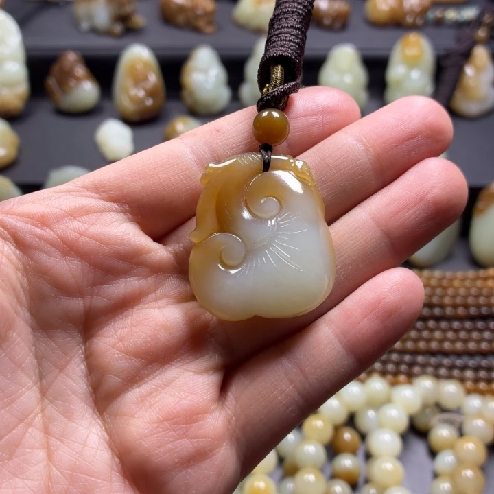 和田玉（糖玉）未镶嵌颈饰