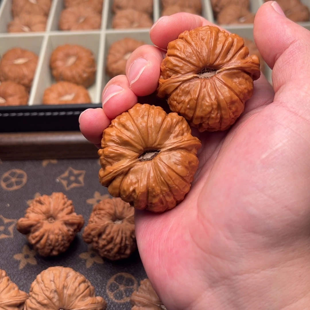 清***澈650南瓜墩 文玩核桃 47