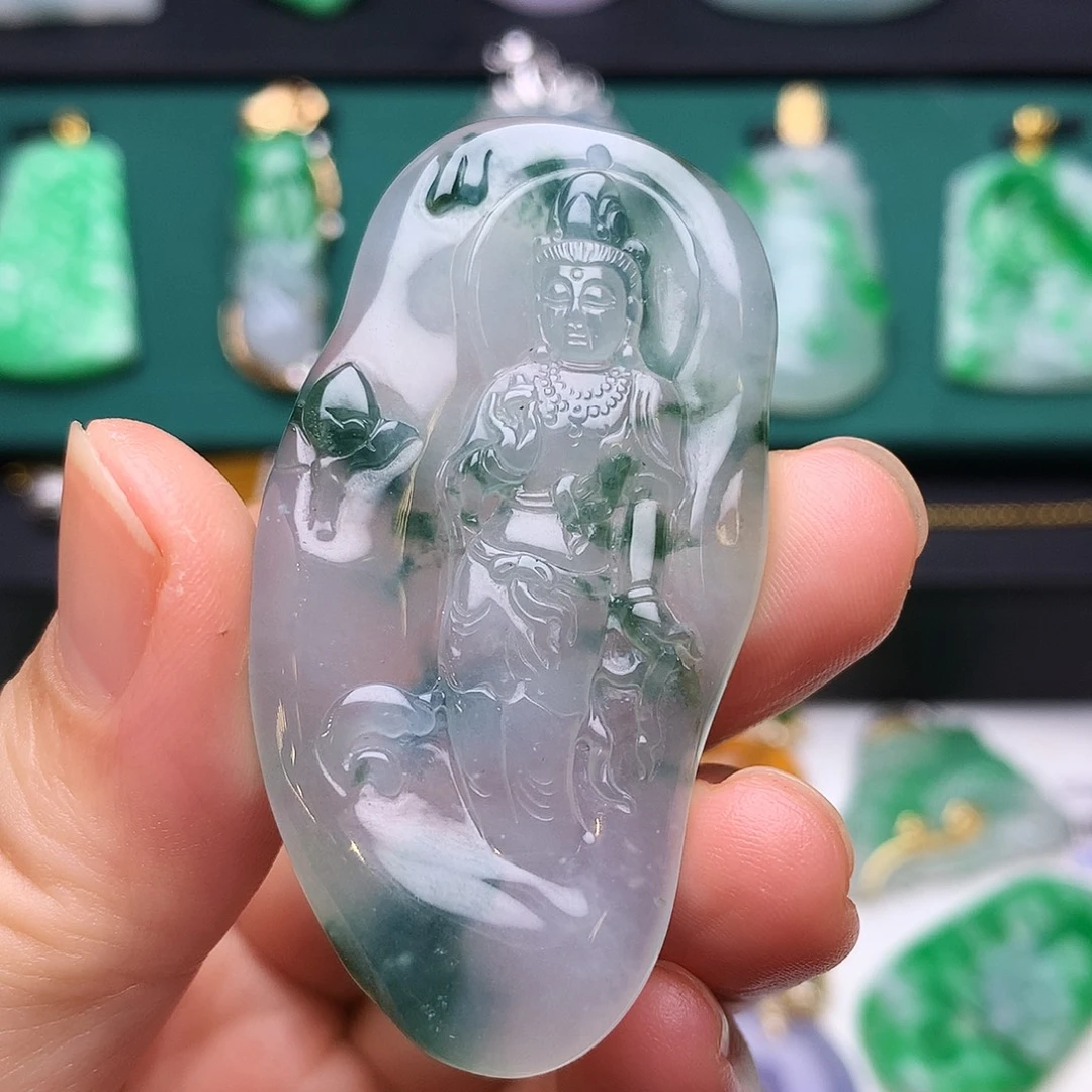 翡翠未镶嵌颈饰观音