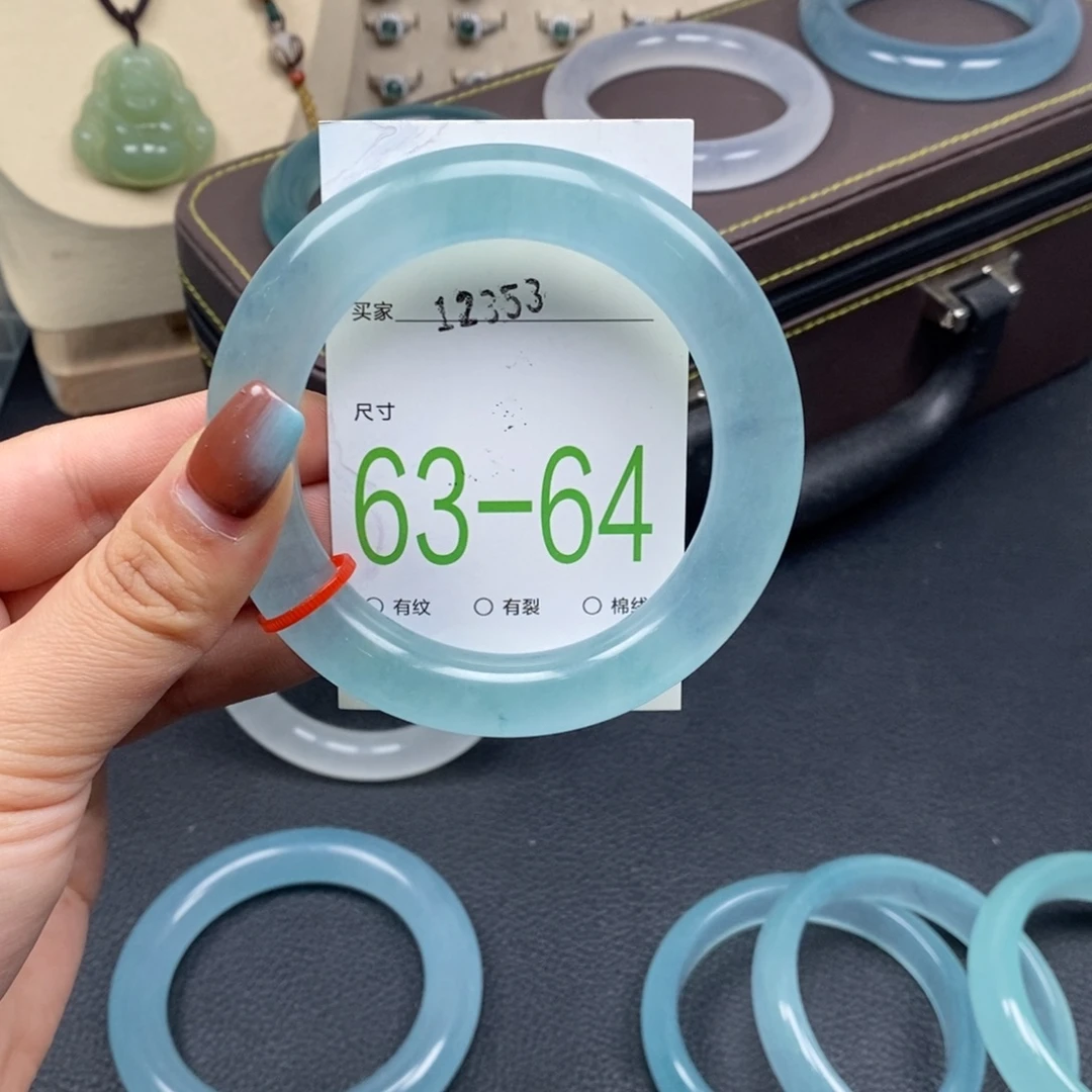 珠****石英质玉未镶嵌手镯