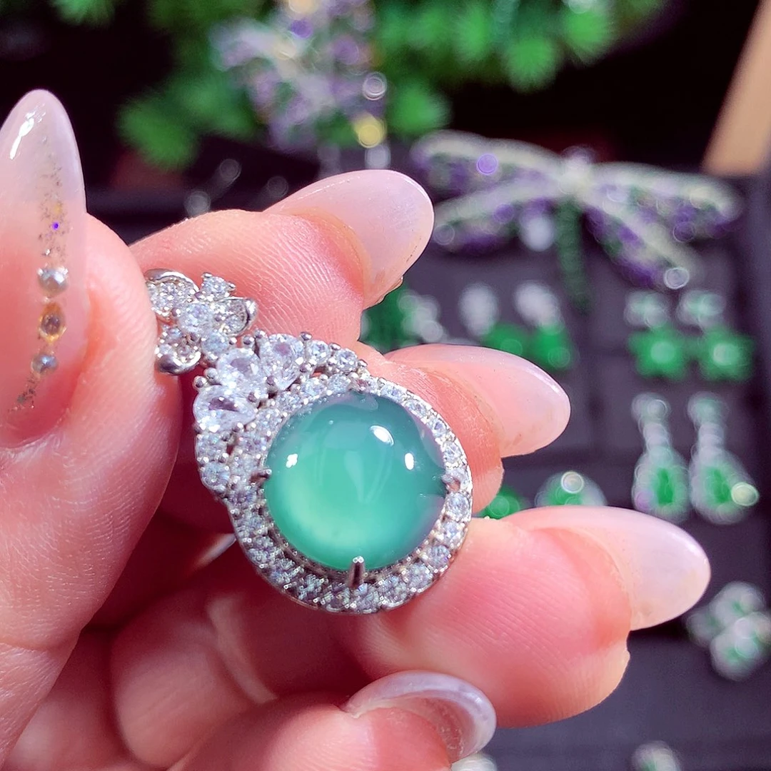 颈饰未镶嵌翡翠天然