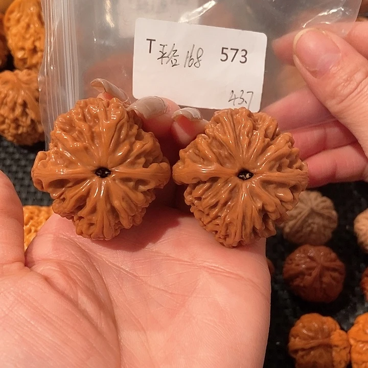 文玩核桃吊坠Y****?平谷168边43肚45.8