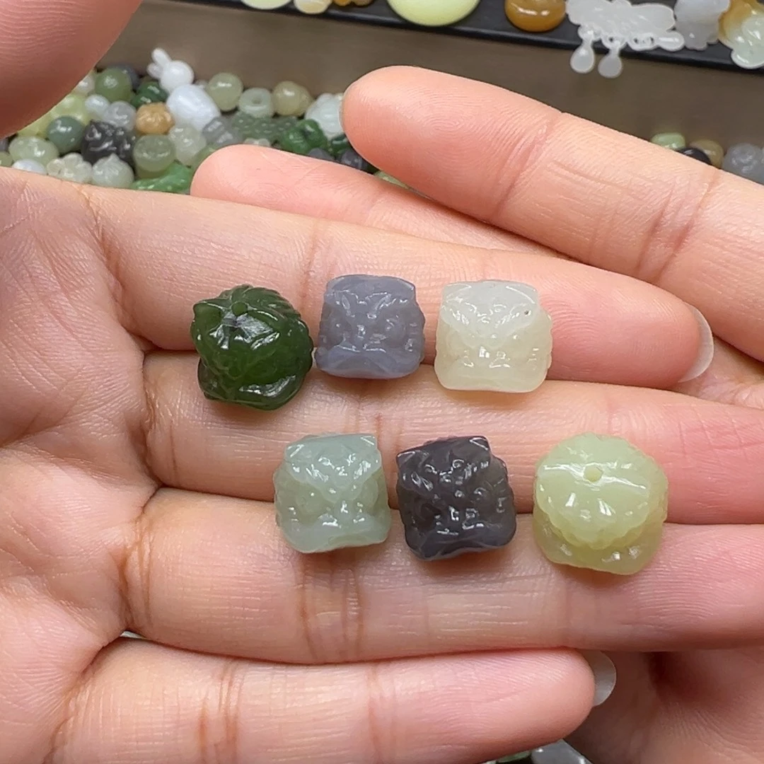 和田玉未镶嵌颈饰开播98一个多样性发其一