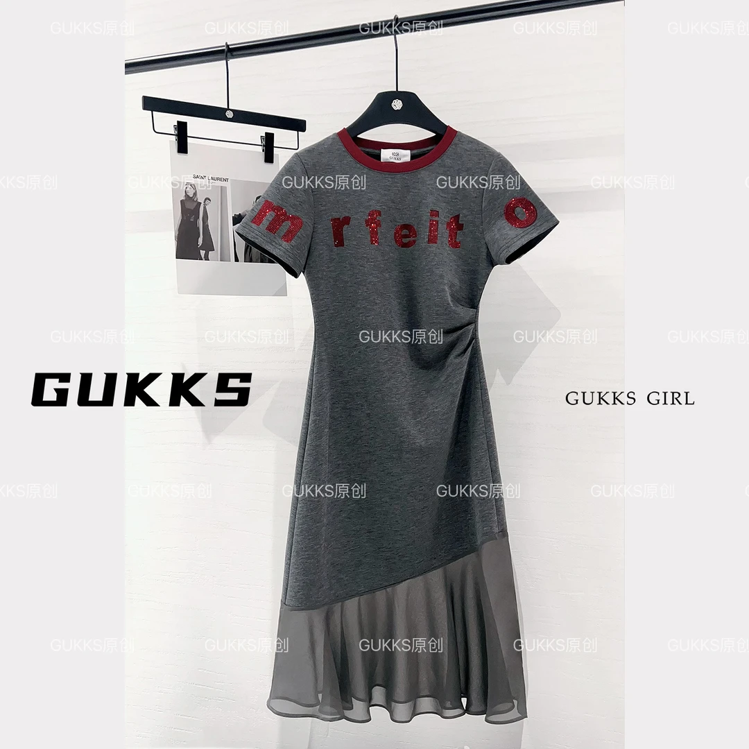 GUKKS高级感洋气褶皱收腰连衣裙女不规则减龄显瘦短袖裙子 GK370