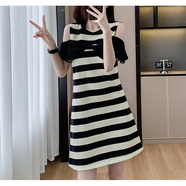 新春实拍2025夏季新款连衣裙中长款T恤裙条纹漏肩大码连衣裙